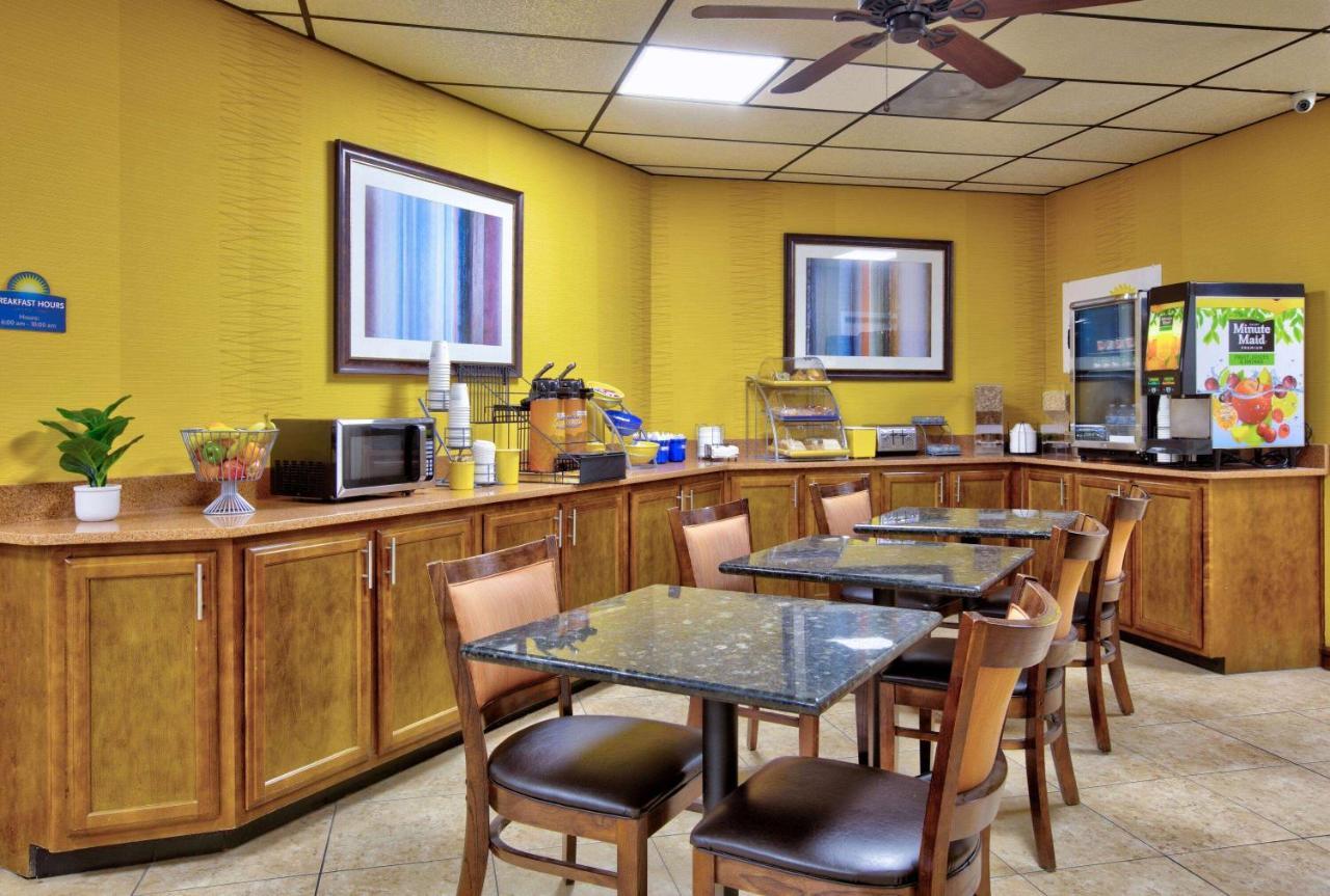 Days-Inn By Wyndham Batesville Ar Экстерьер фото