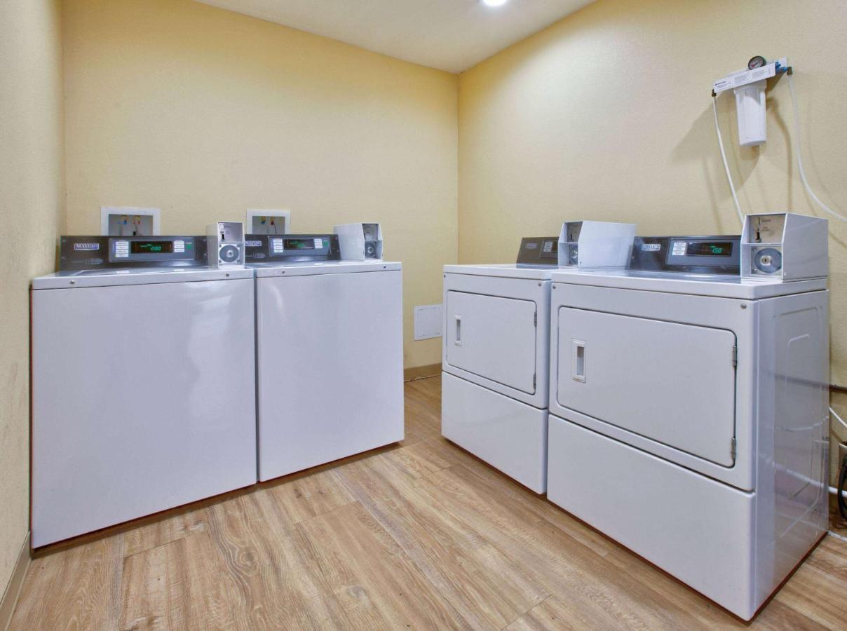 Days-Inn By Wyndham Batesville Ar Экстерьер фото