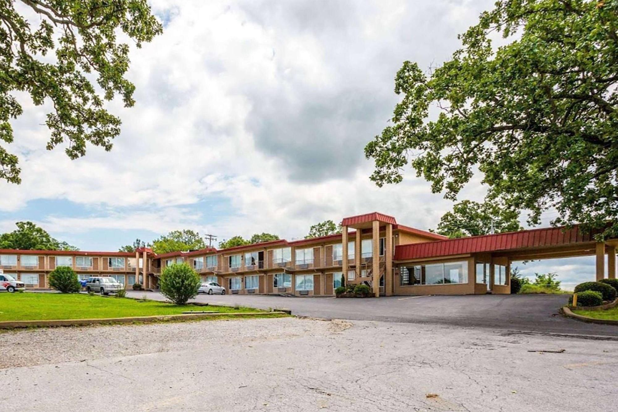 Days-Inn By Wyndham Batesville Ar Экстерьер фото